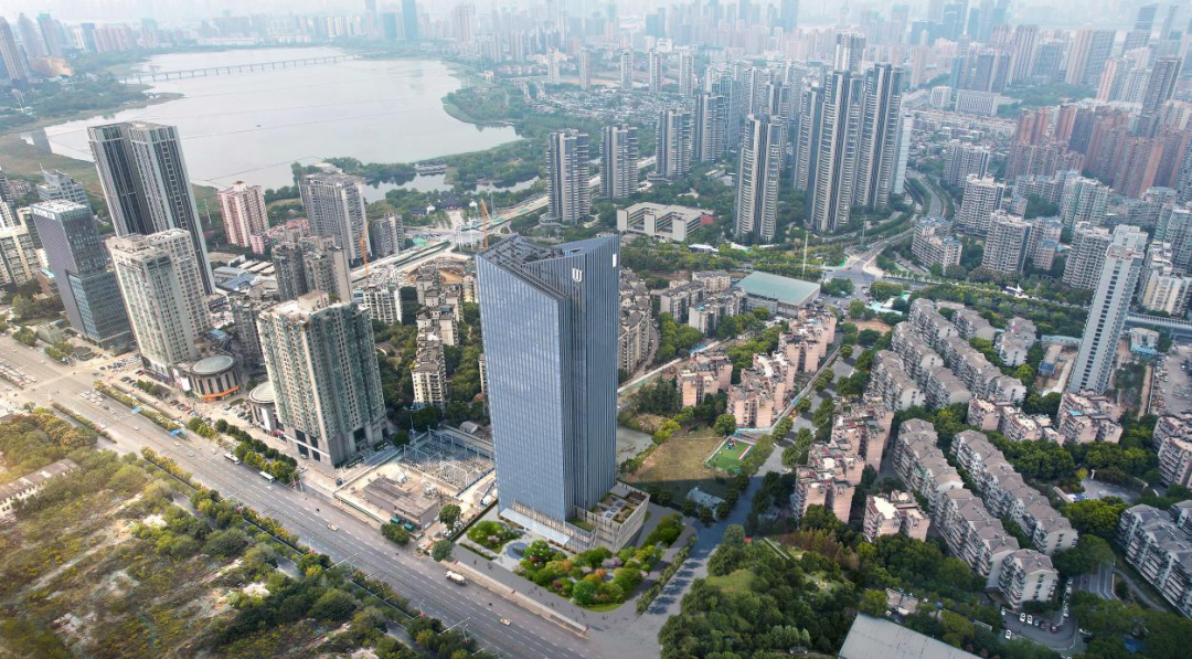 武汉首个！成都中建材碲化镉发电玻璃助力湖北联投总部大厦实现三星绿建标准