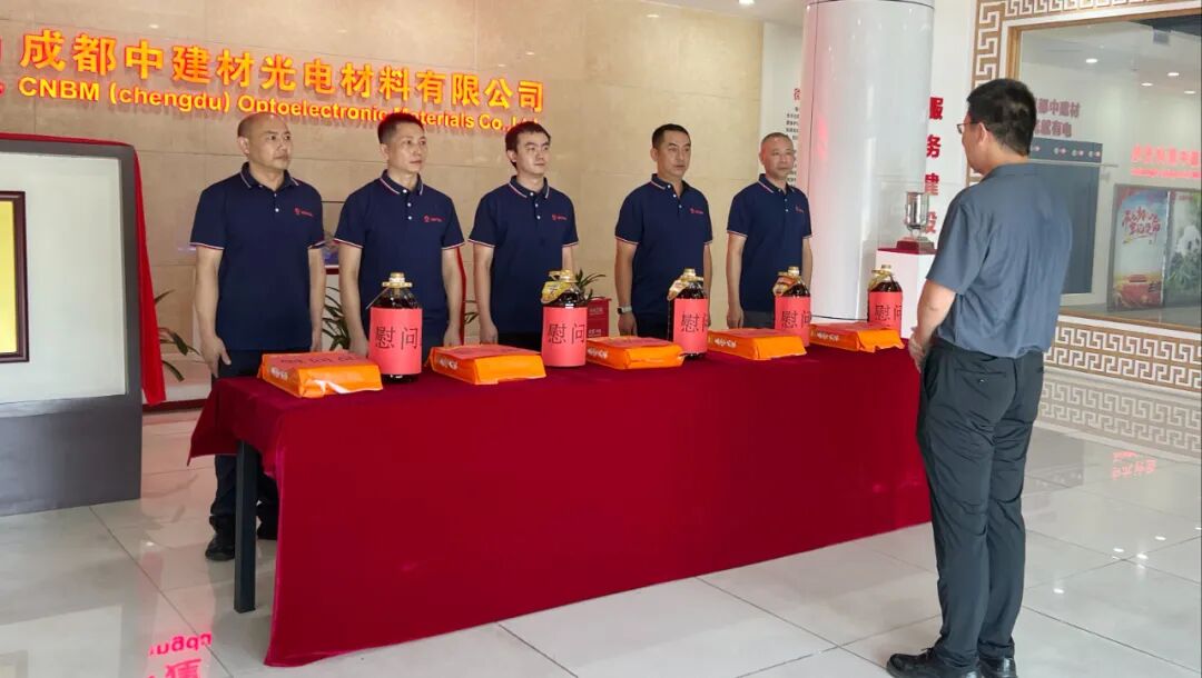 致敬最可爱的人丨凯盛玻璃控股开展“八一”建军节慰问活动