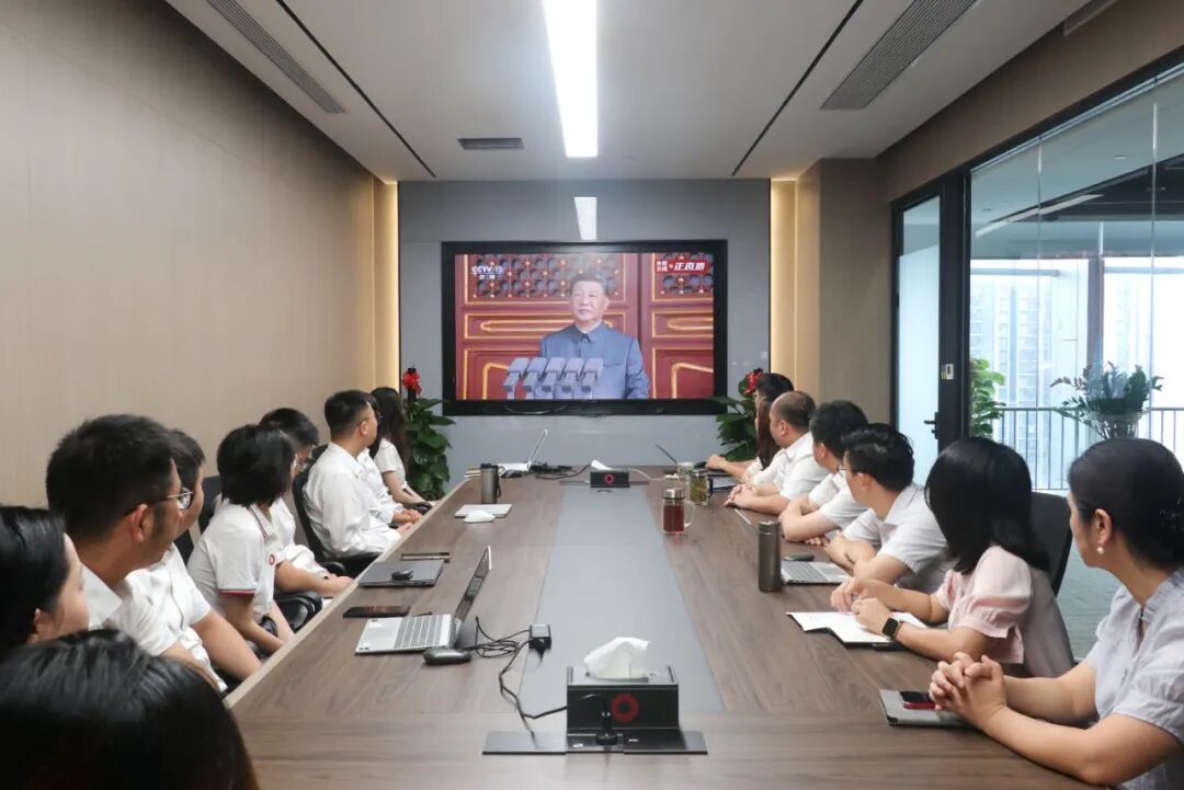 凯盛玻璃控股组织观看纪念中国人民抗日战争暨世界反法西斯战争胜利80周年大会