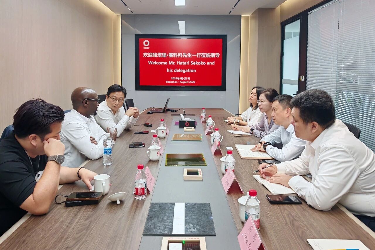 卢旺达Doyelcy集团执行主席Hatari Sekoko到访凯盛玻璃控股